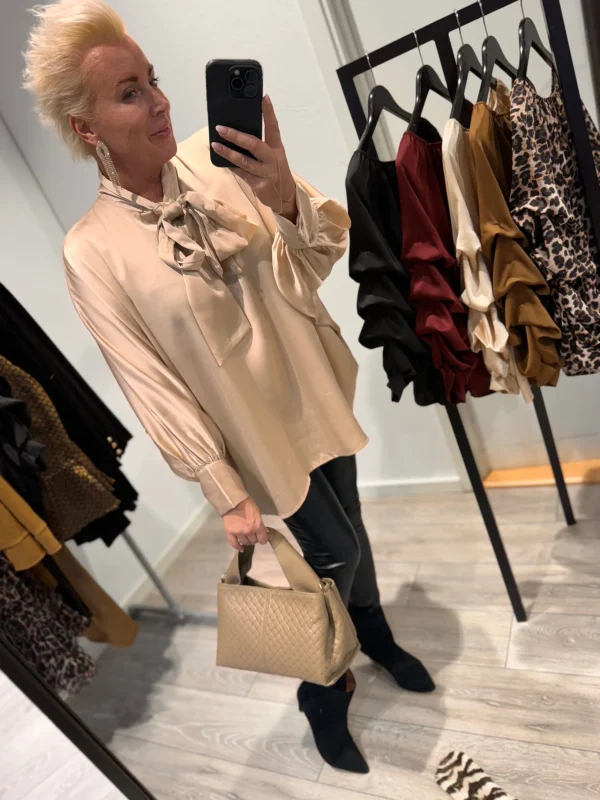Clearance By Megan satin skjorte Bluser | Skjorter
