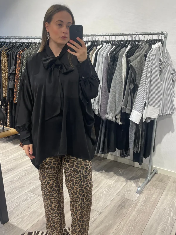 Sale By Megan satin skjorte Bluser | Skjorter