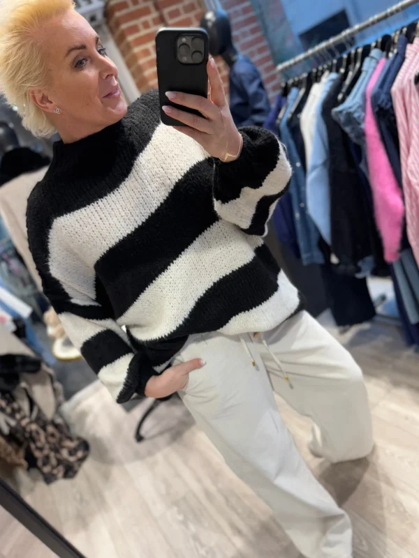 Clearance By Monique knit roll stripe Strik