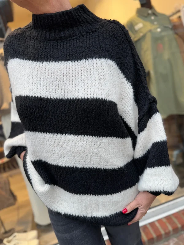 Clearance By Monique knit roll stripe Strik