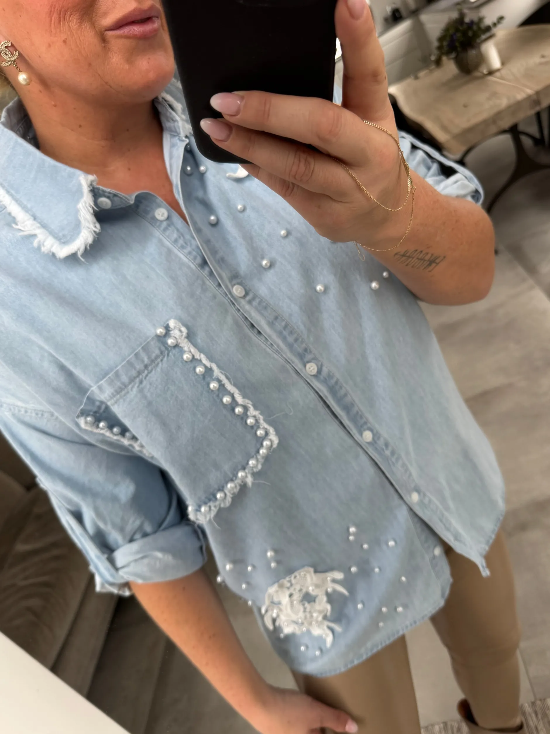 by_engbork_pearl_skjorte__1.webp Online By Pearl skjorte denim light Bluser | Skjorter