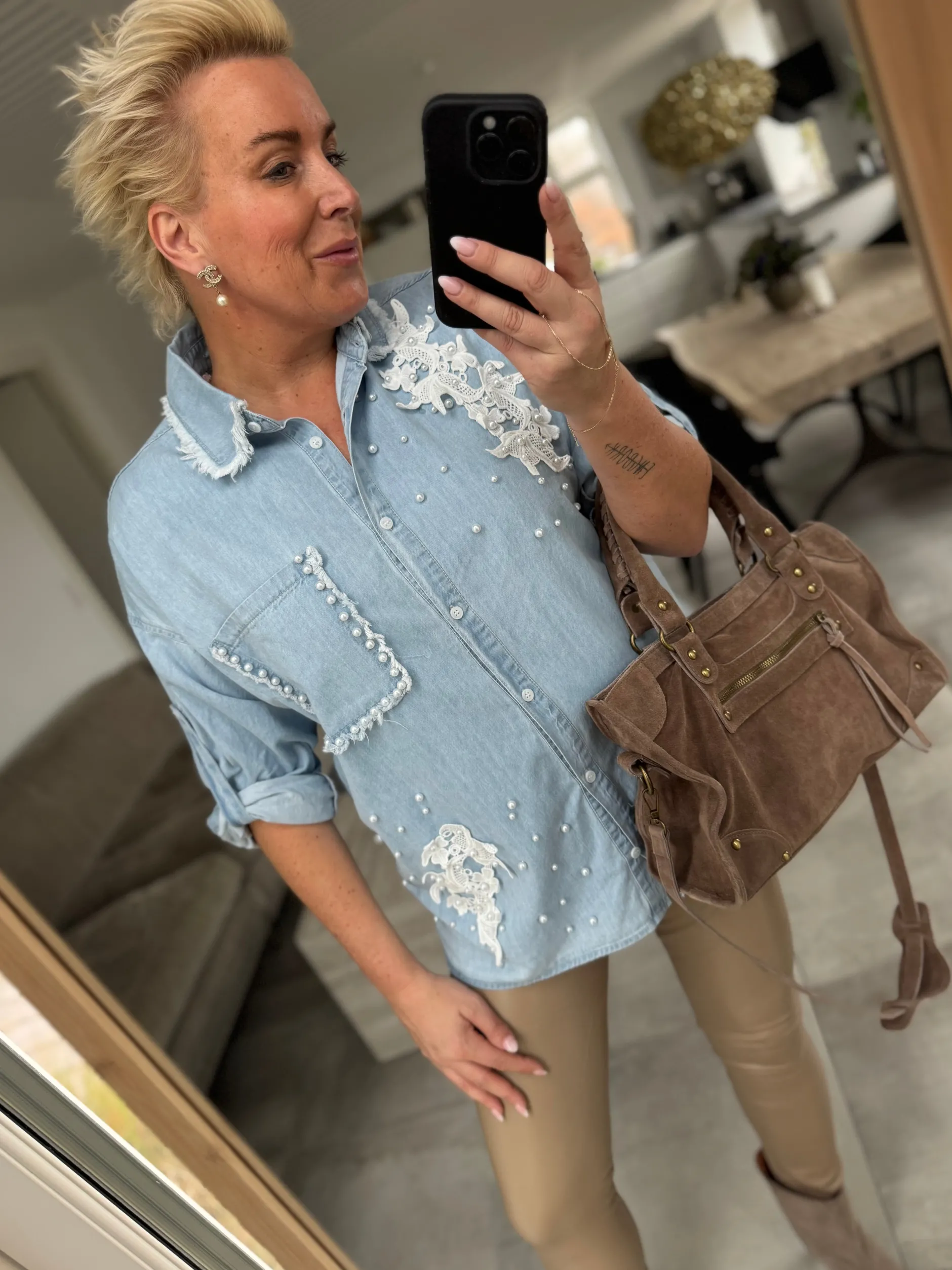 by_engbork_pearl_skjorte__3.webp Online By Pearl skjorte denim light Bluser | Skjorter