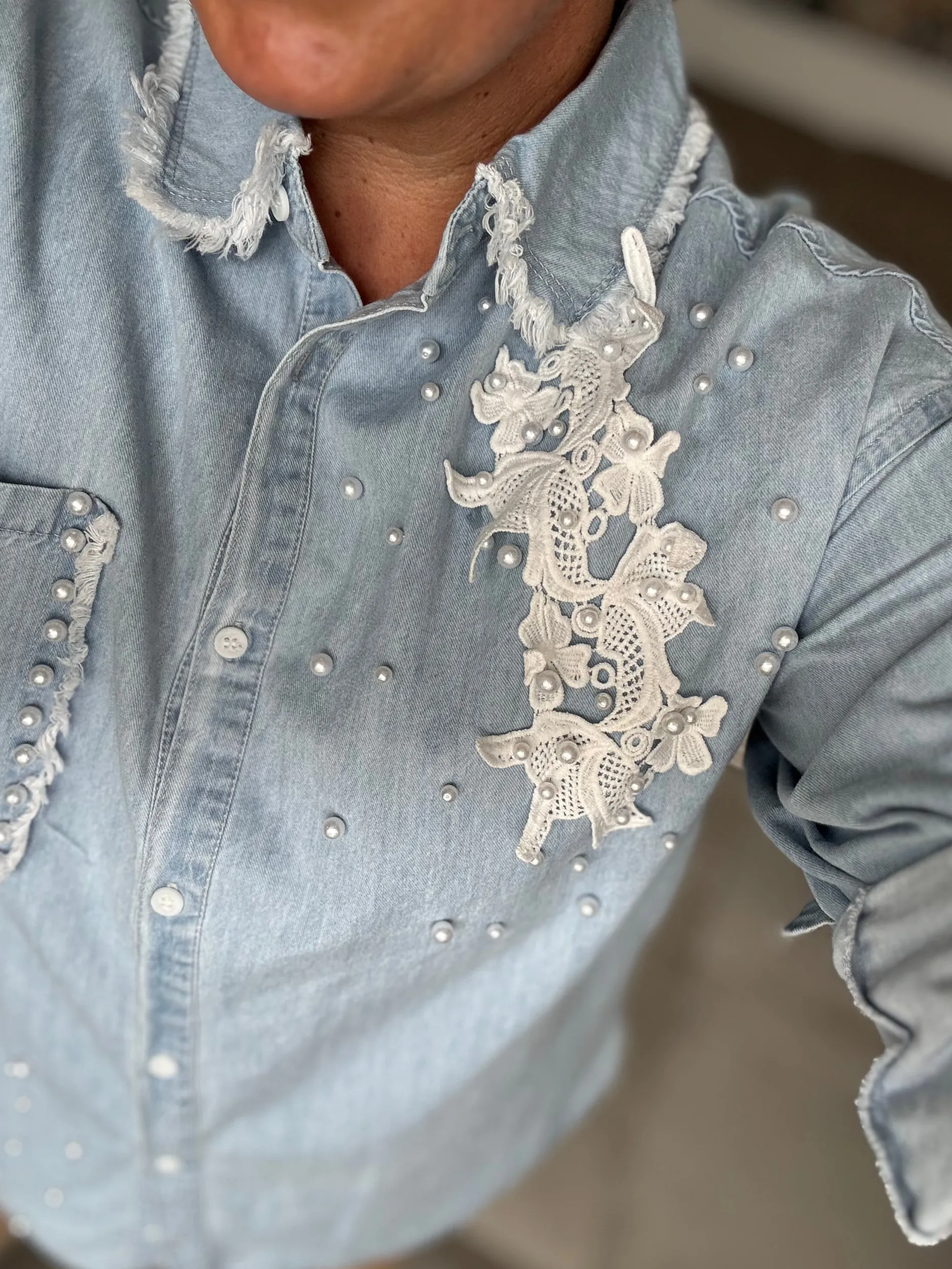 by_engbork_pearl_skjorte__5.webp Online By Pearl skjorte denim light Bluser | Skjorter