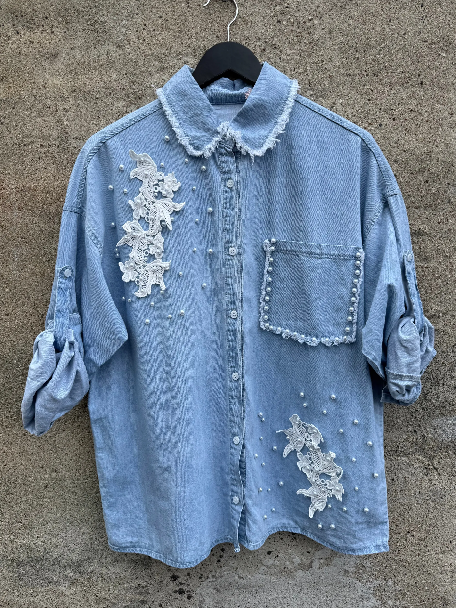 by_engbork_pearl_skjorte__7.webp Online By Pearl skjorte denim light Bluser | Skjorter