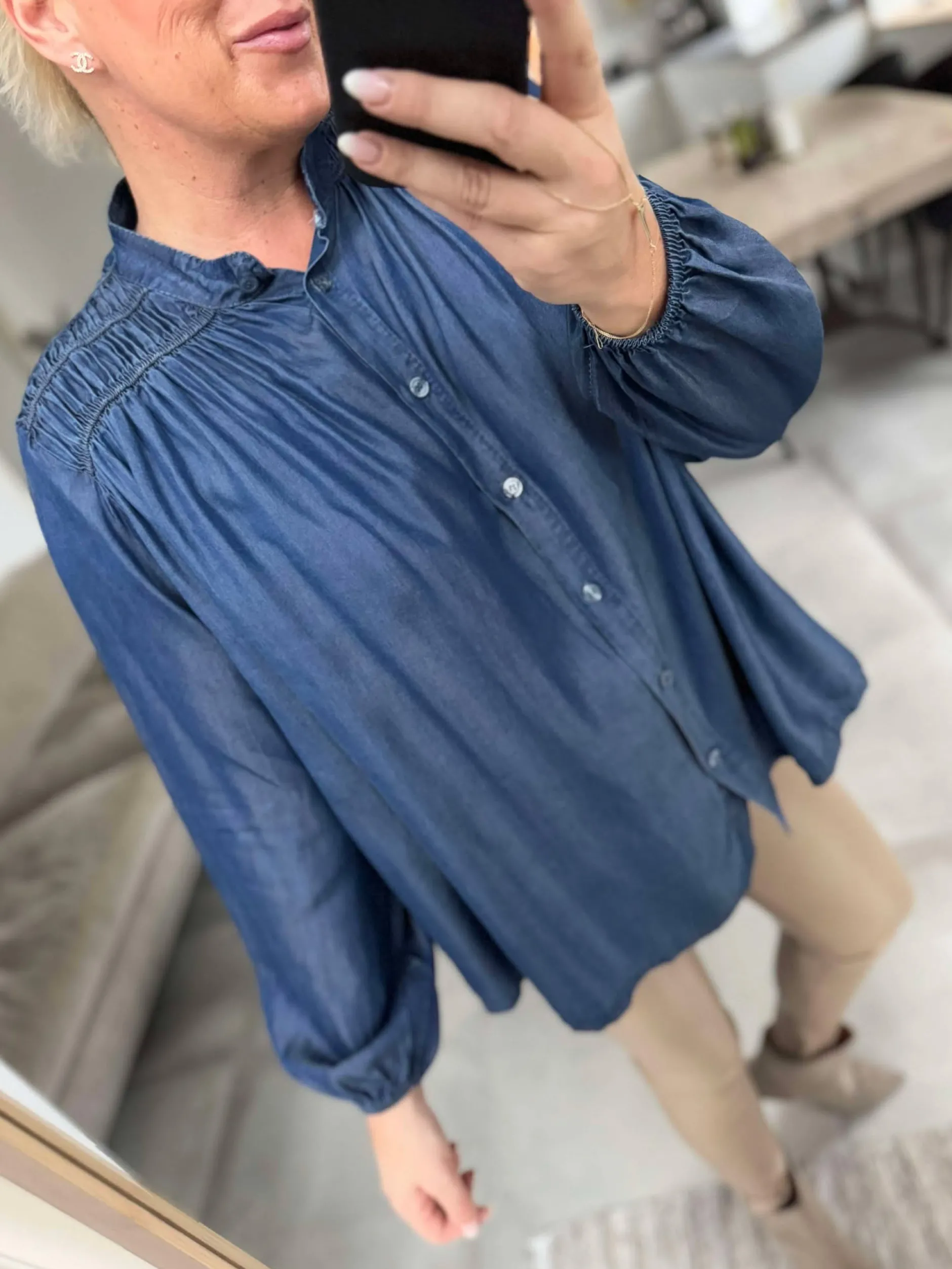 by_engbork_vega_skjorte_d_2.webp Hot By Vega skjorte denim dark Bluser | Skjorter