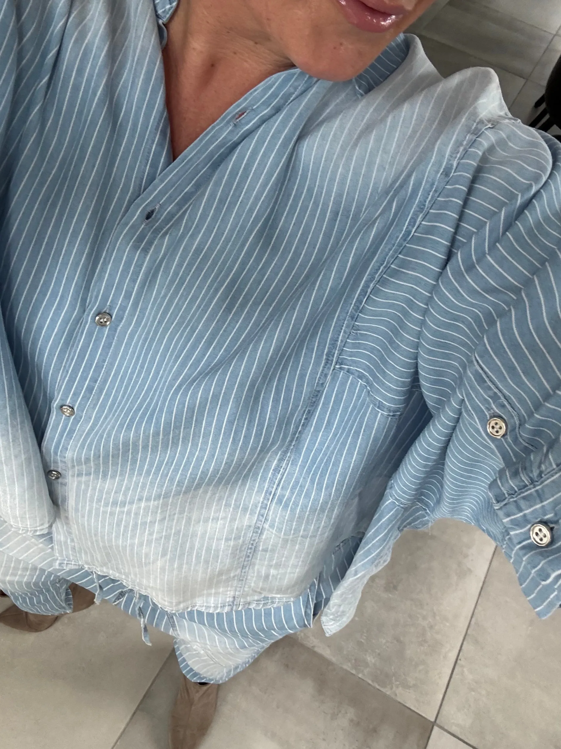 by_engbork_willow_skjorte_3.webp Clearance By Willow skjorte stripe denim light Bluser | Skjorter