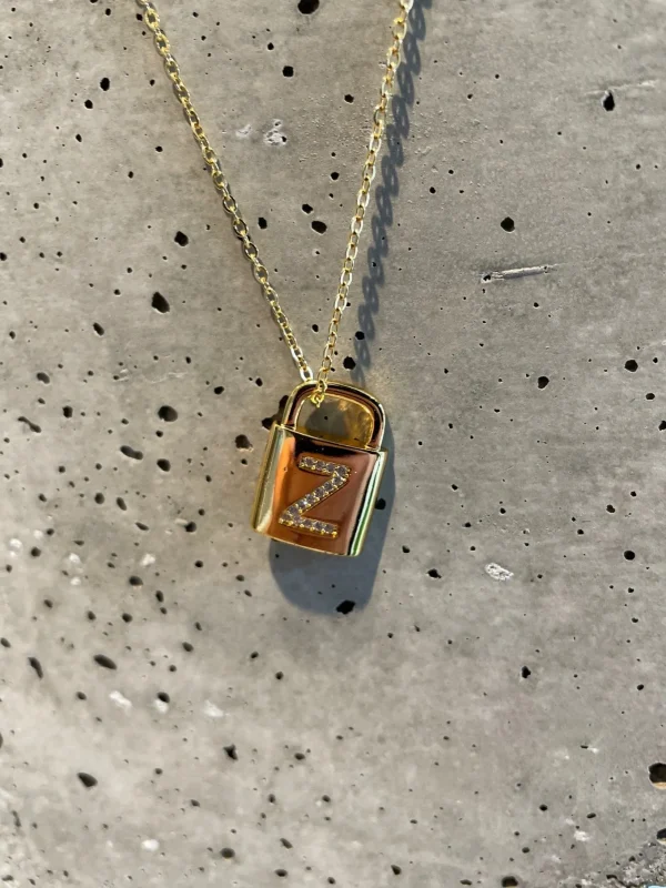 Discount LOCK LETTER NECKLACE Z GULDBELAGT Smykker