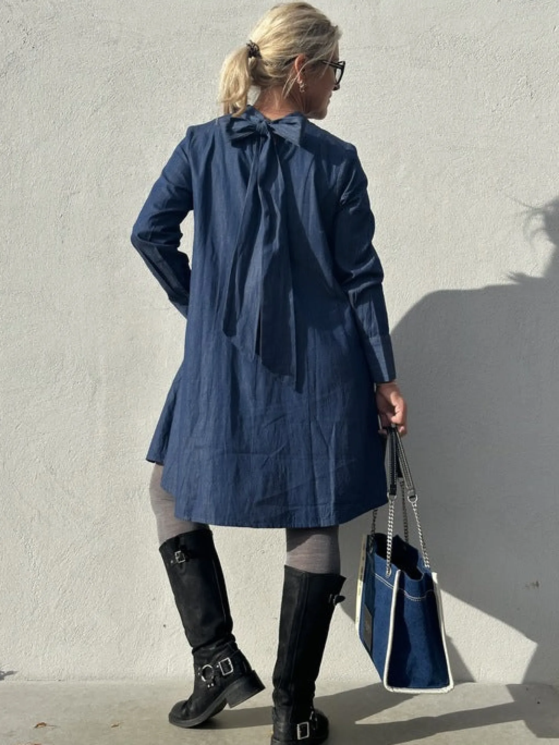 gaspar__bow_denim_dress_b_2.webp Discount 2407711 Bow denim dress Kjoler | Kjoler