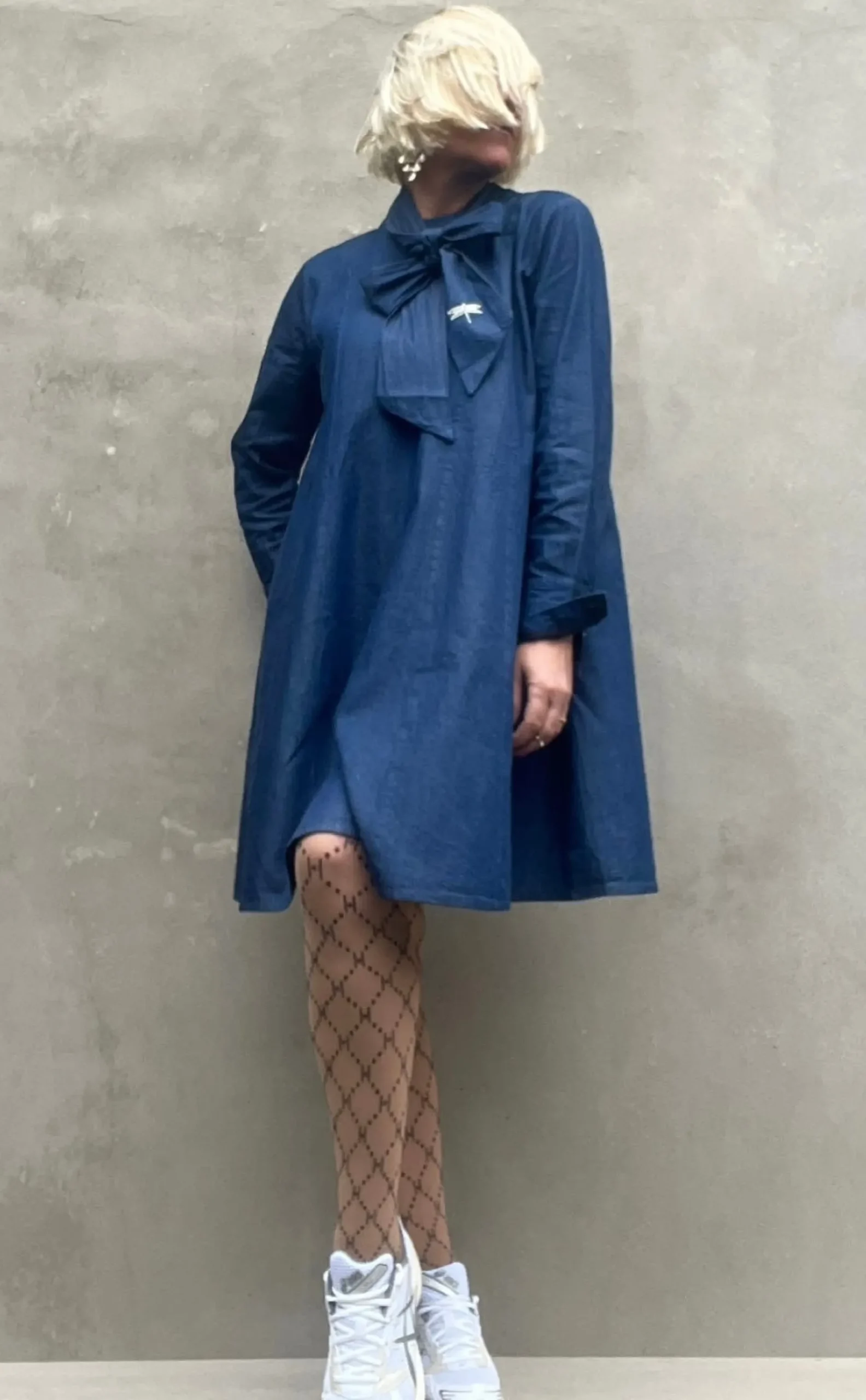 gaspar__bow_denim_dress_b_3.webp Discount 2407711 Bow denim dress Kjoler | Kjoler