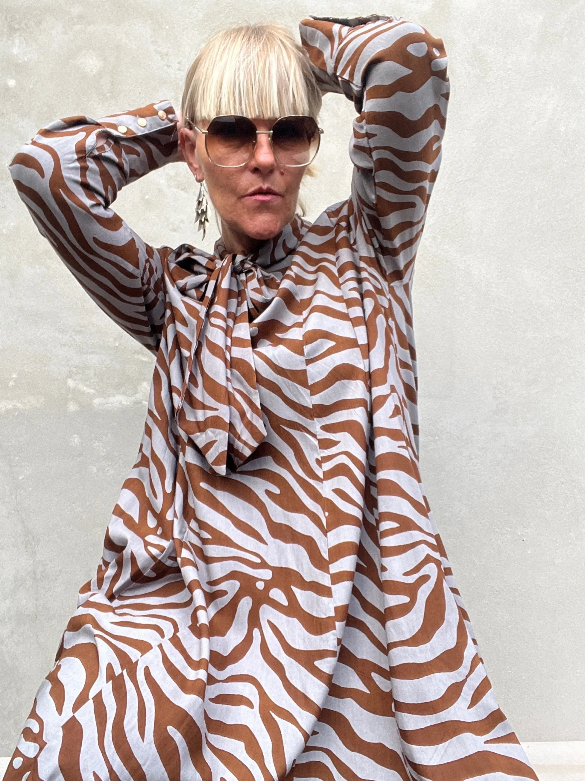 gaspar__bow_dress_zebra_0.webp Fashion 2407710 Bow dress Kjoler | Kjoler
