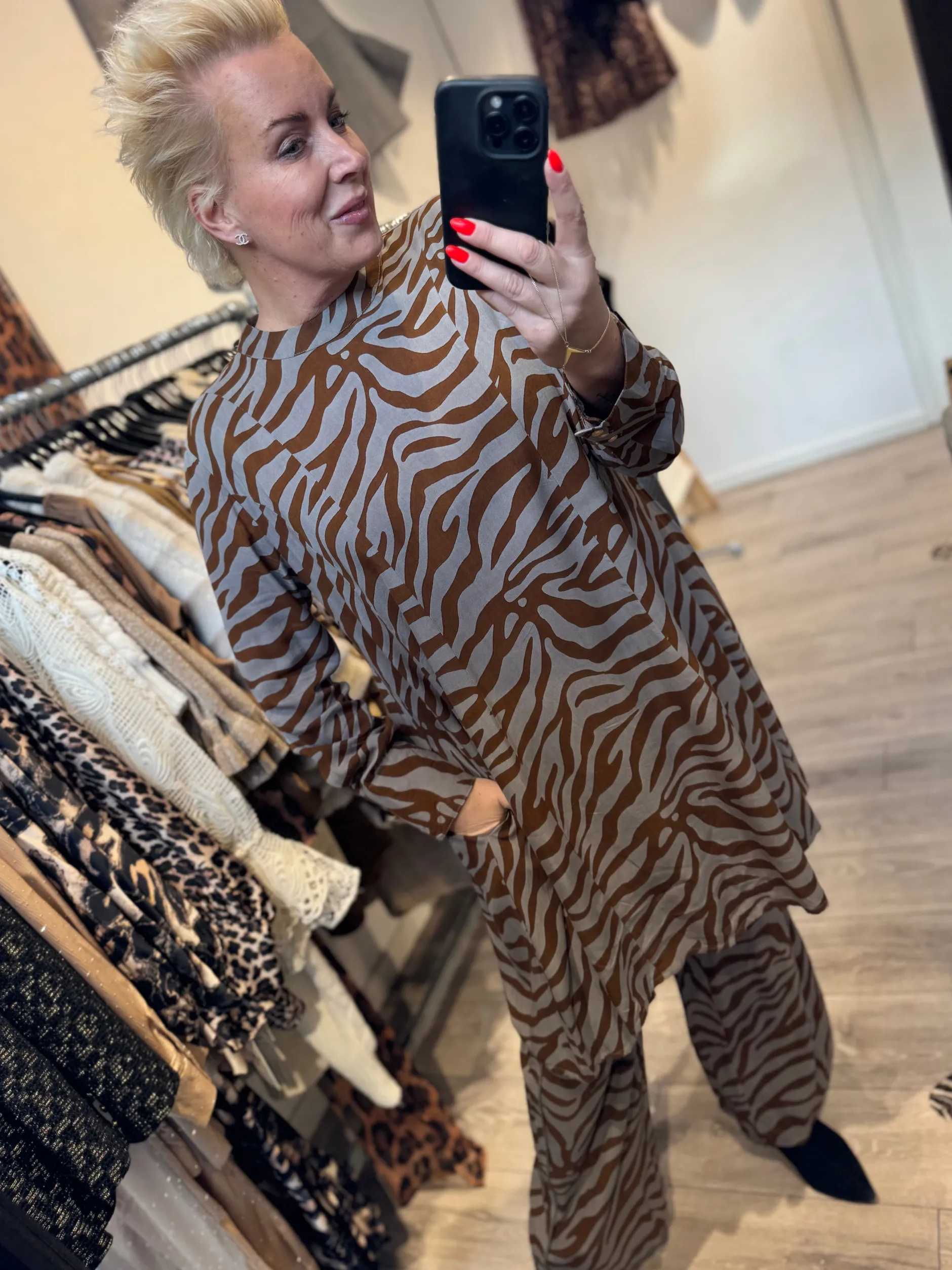 gaspar__bow_dress_zebra_1.webp Fashion 2407710 Bow dress Kjoler | Kjoler