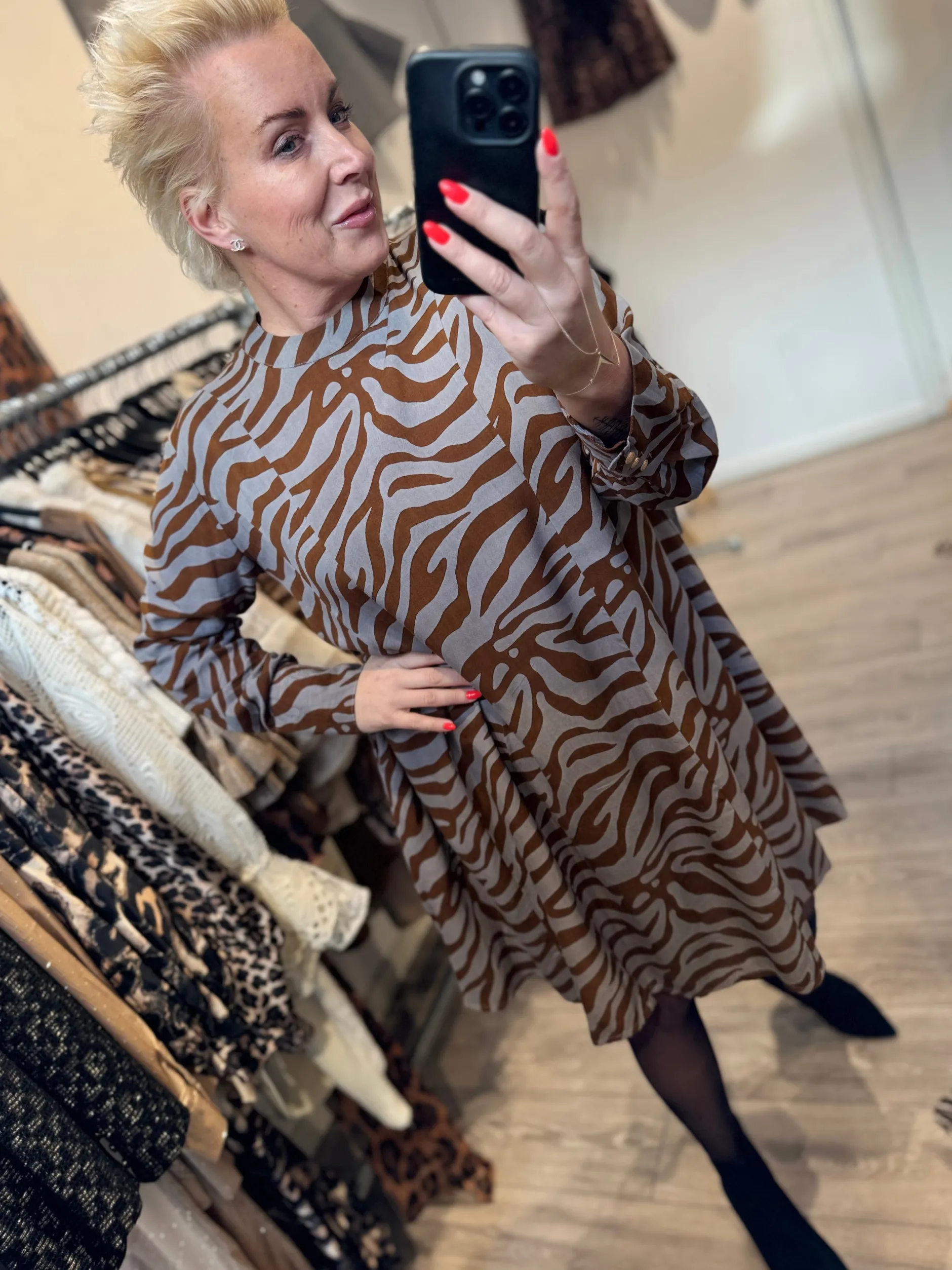 gaspar__bow_dress_zebra_8.webp Fashion 2407710 Bow dress Kjoler | Kjoler