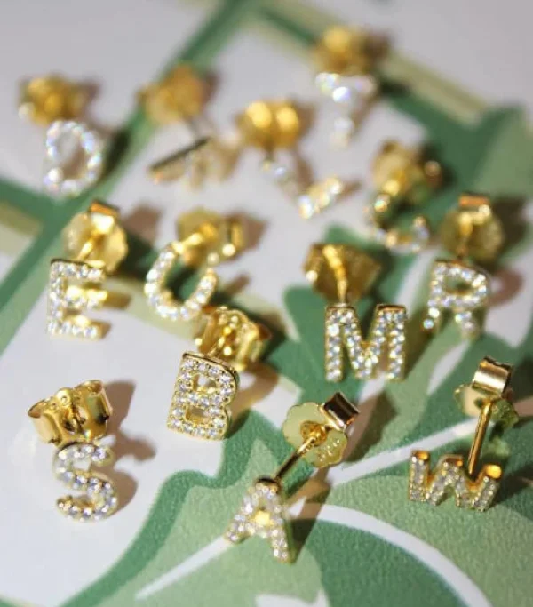Best M01014 Alphabet crystal stud gold I Smykker