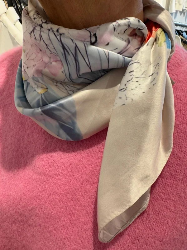 Outlet 4818 Solrun flower print Tørklæder